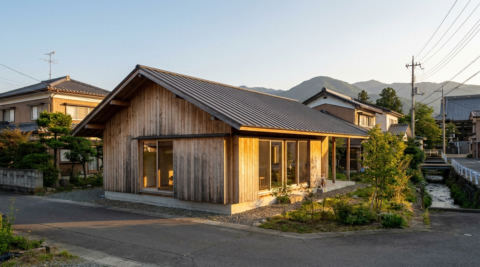 福島若松建福寺前の家